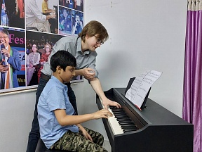 Dmitry Masleev gave a master-class to Kolkata children Dmitry Masleev gave a master-class to Kolkata children